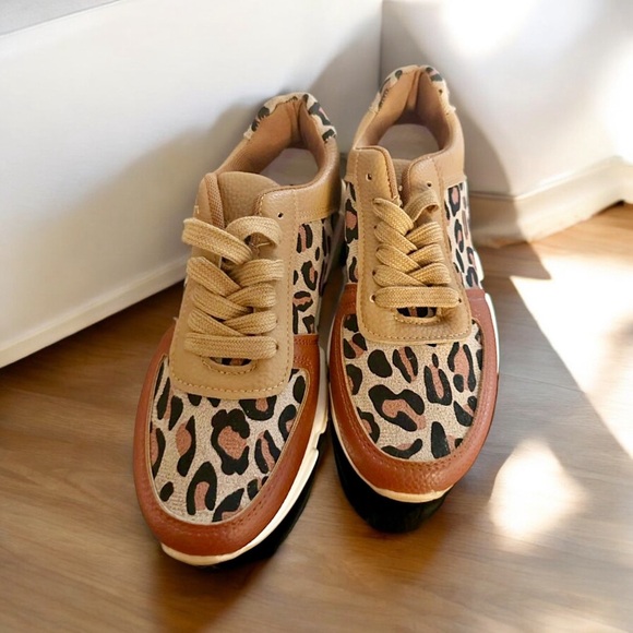 Shoes - Christmas 🎅🏻 Sale Animal Print Sneakers NWOT